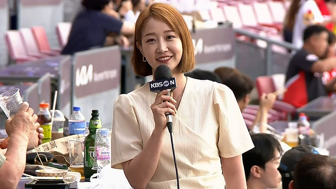 조은지 아나운서의 경기 전 리포팅