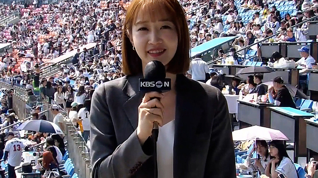 조은지 아나운서, 경기 전 그라운드 리포팅