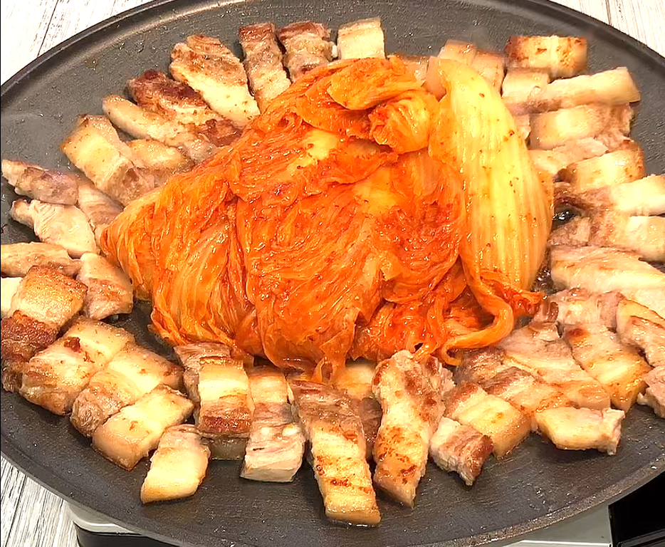 보기만해도 군침이~♥엄마표요리 [통김치 삼겹살] - kakaoTV 보기만해도 군침이~♥엄마표요리 [통김치 삼겹살]