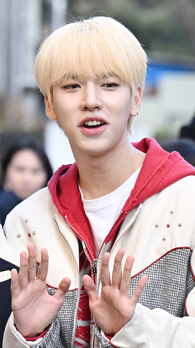 엔싸인(n.SSign) 한준, '만찢남'의 매력 폭발 금발 #엔싸인 #한준 #엔싸인한준 #nssign #hanjun #뮤직뱅크 ...