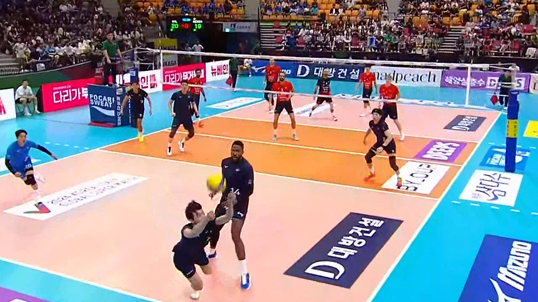 다음스포츠 | '숨 막히는 대결' 엄청난 랠리를 보여주는 대한항공과 베로 발리 몬차 / 3세트