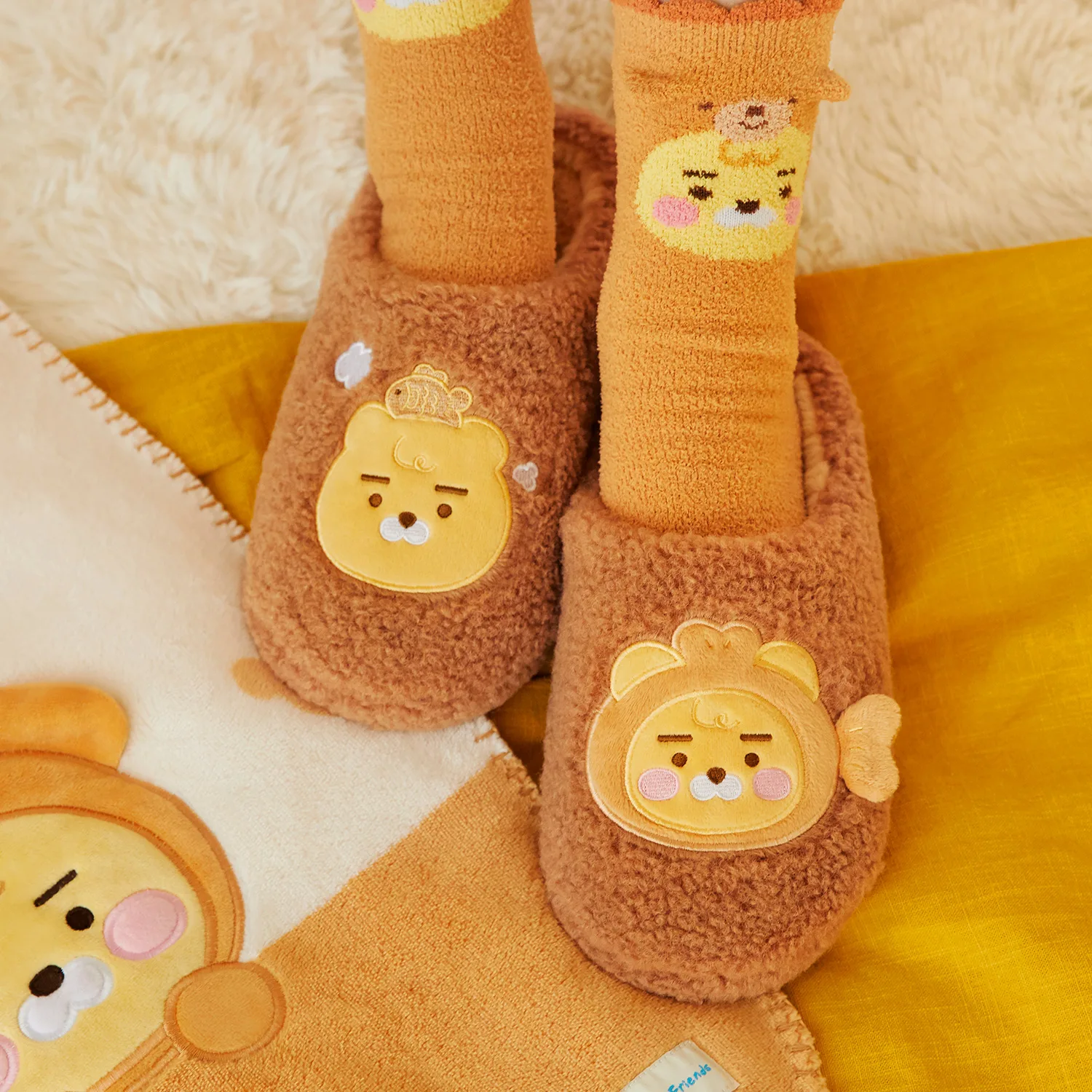 Cotton Friends Boucle Slippers_Little Lion