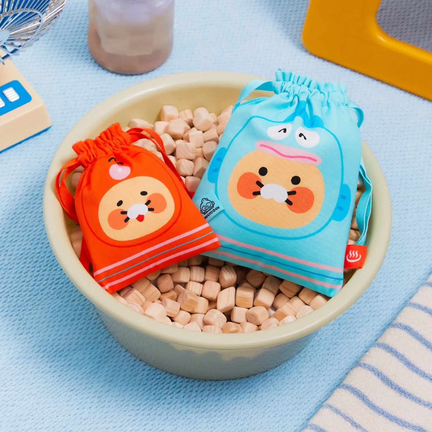 Han Kyo-dong X Friends Pouch Set (2P)_Chunsik