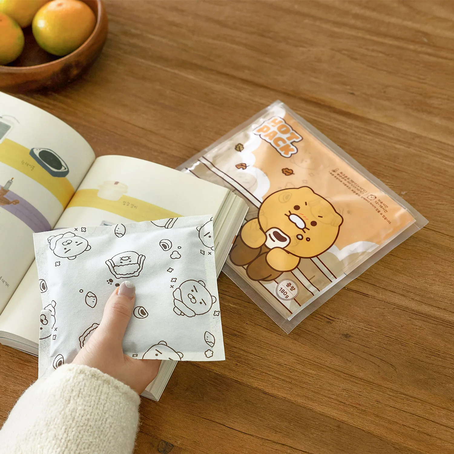 Hot pack with steamed buns and spring food