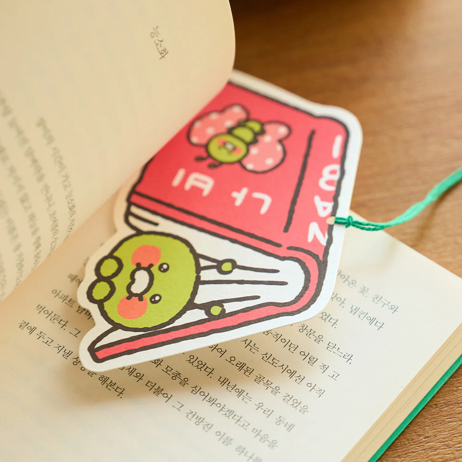 Chunwriggle Bookworm Bookmark Card_Chunsik