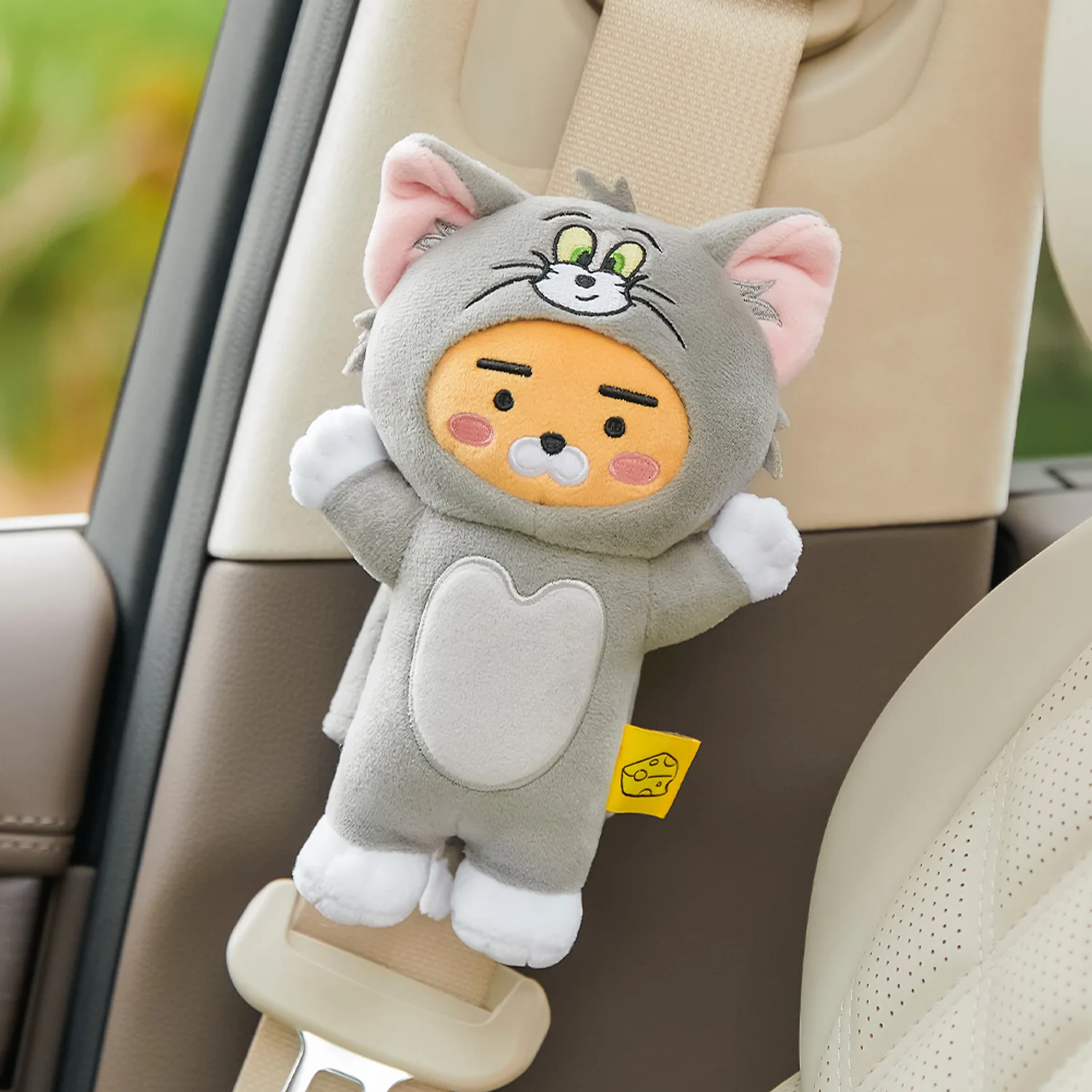 Tom Woo-ri X Friends Seatbelt Cover_Ryan