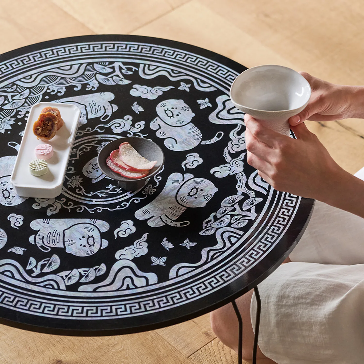 Mother-of-Pearl Pattern Statue of Spring Once, Chunsik