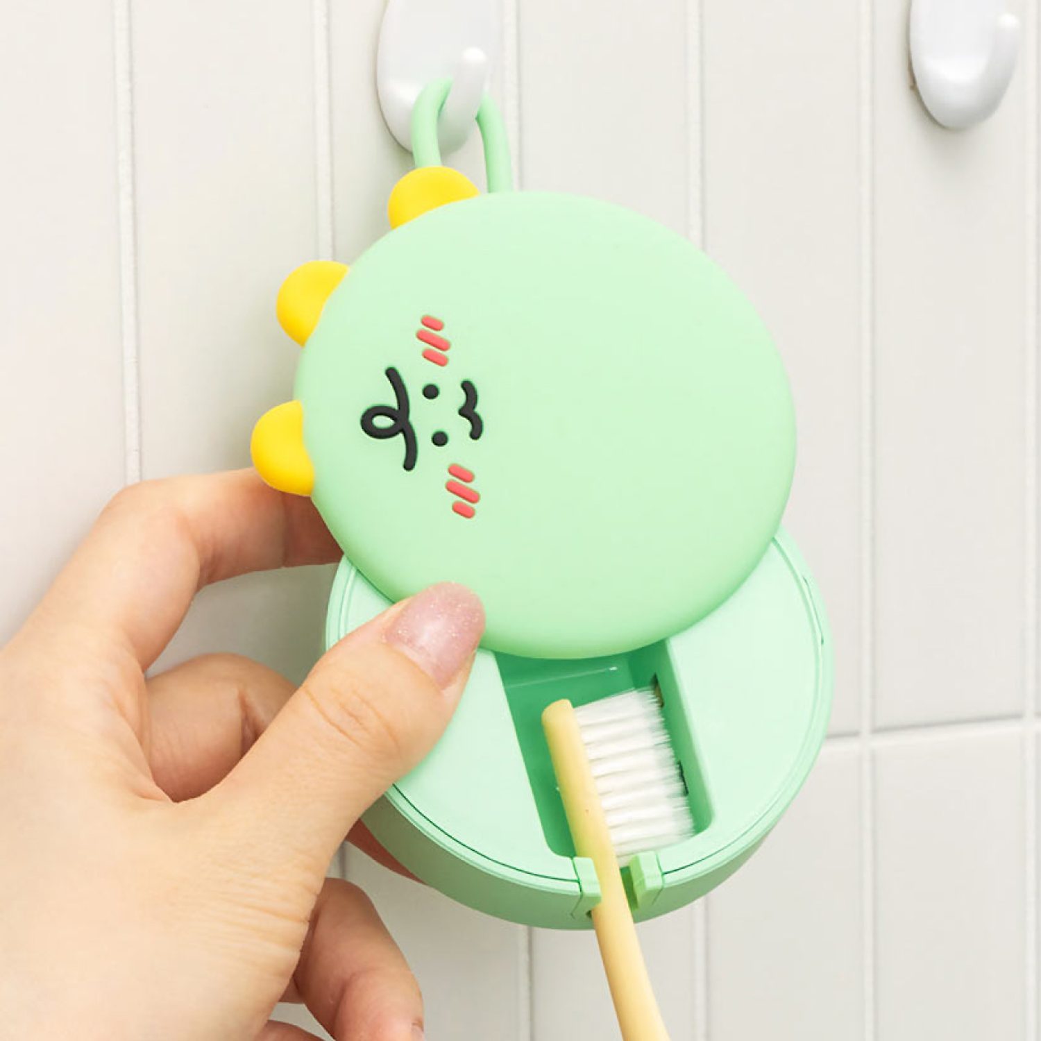 Egg capsule UV toothbrush sterilizer Jordi