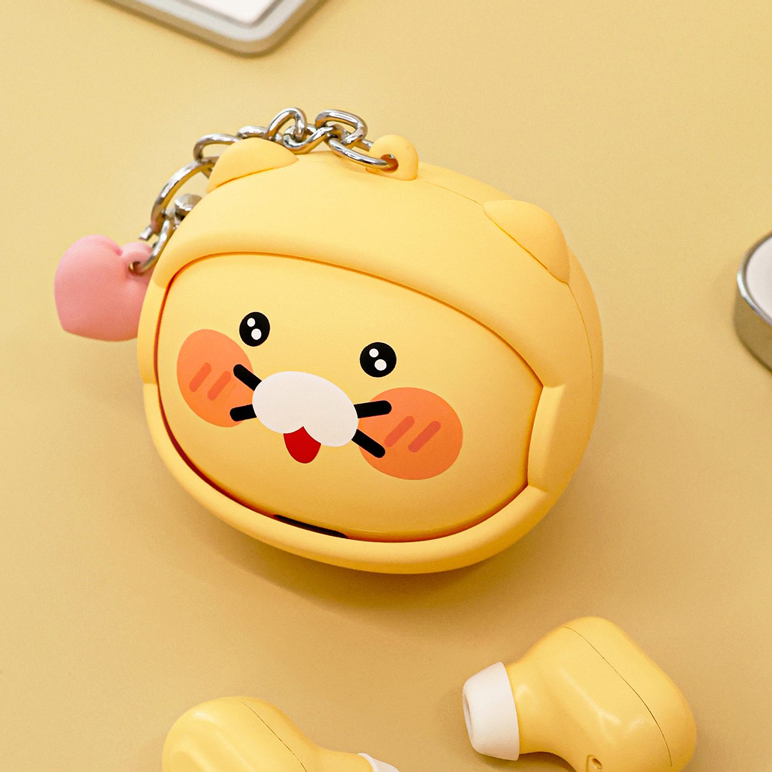 Face moving wireless earphone expression rich
