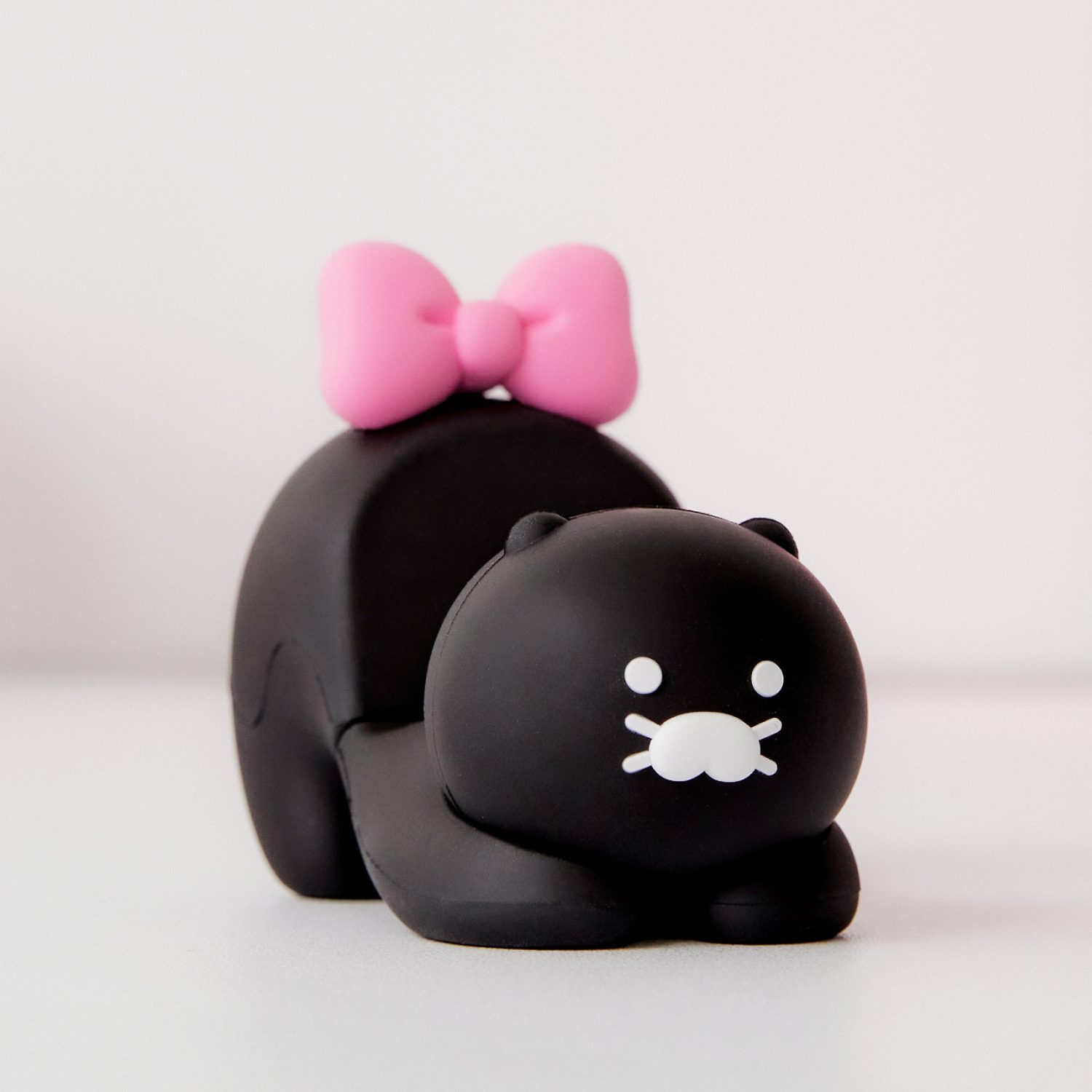 Black Chun’s cell phone cradle figures_Chunsik