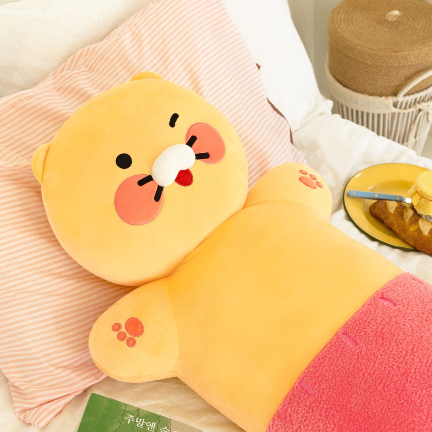 Chun -sik hugs body pillow