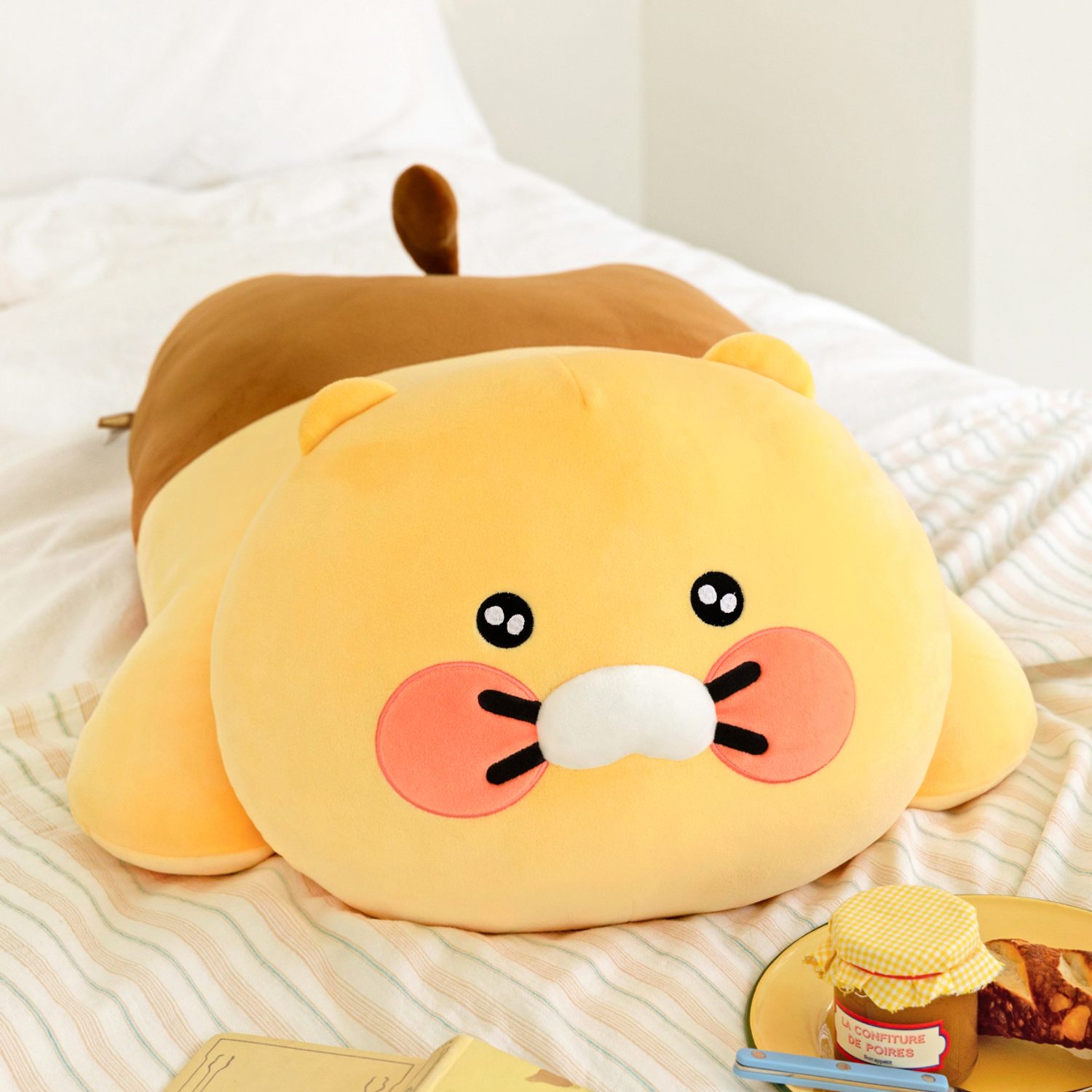 Chun -sik plays the body pillow