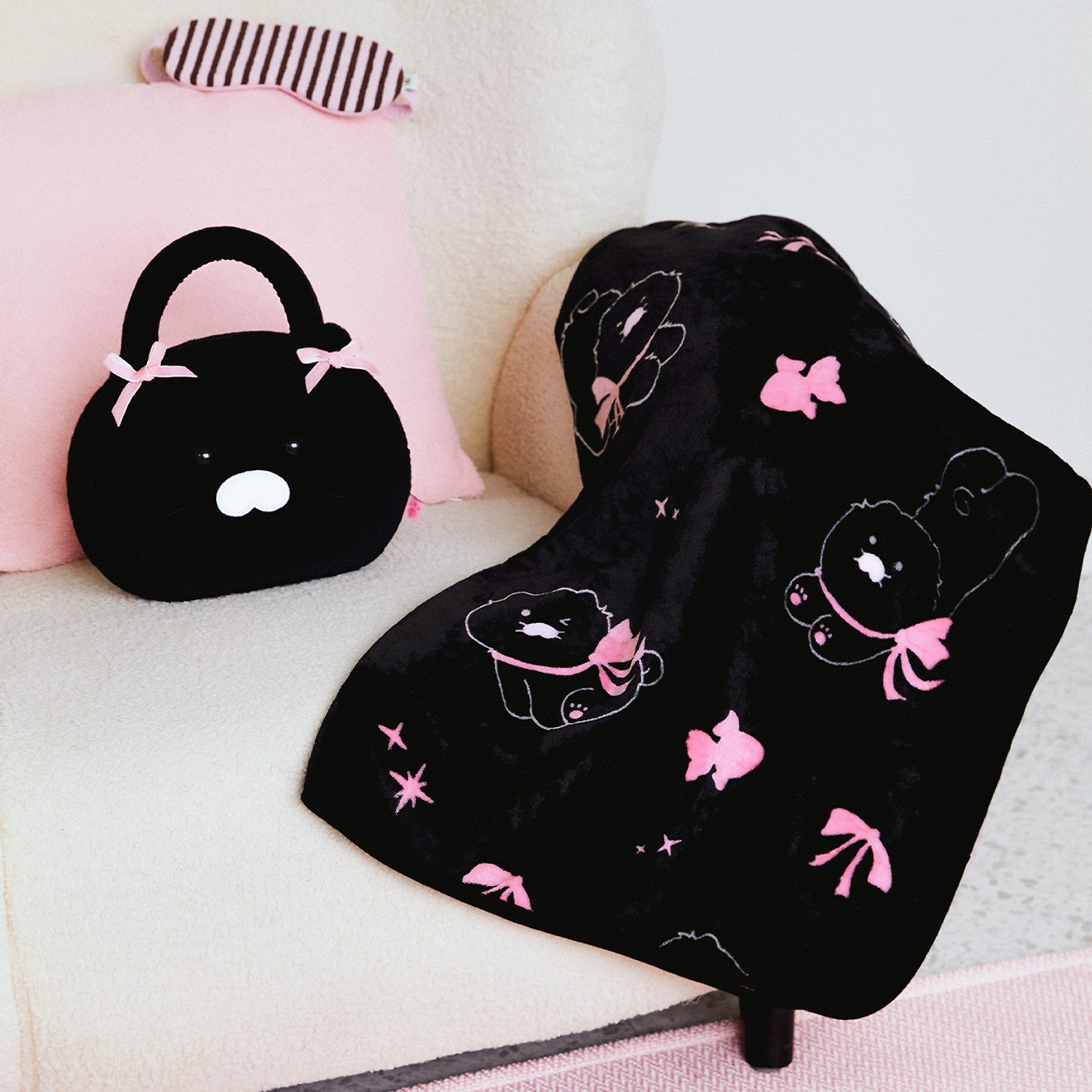 Black Chun Pouch Knee Blanket_Chun Sik